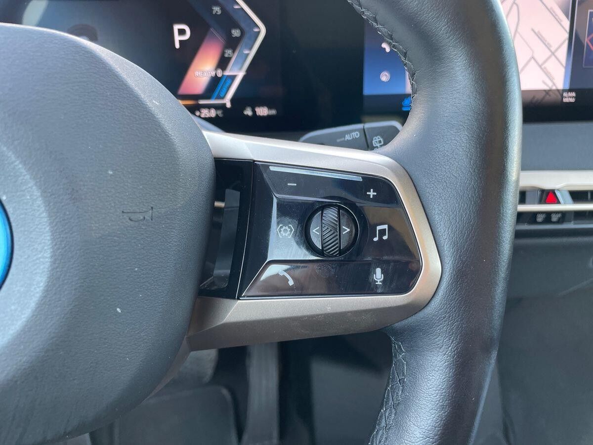 Billede af BMW iX 40 EL Fully Charged XDrive 326HK 5d Aut.