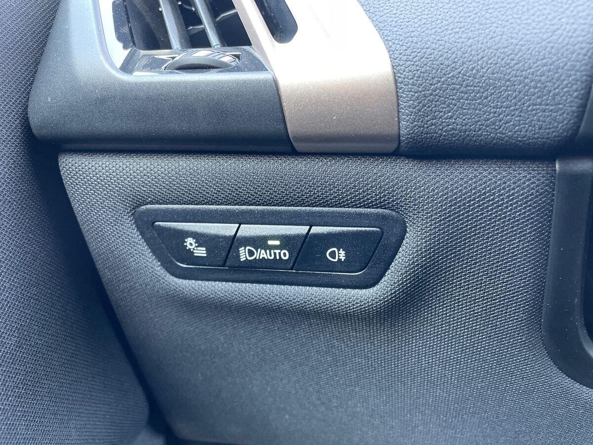 Billede af BMW iX 40 EL Fully Charged XDrive 326HK 5d Aut.