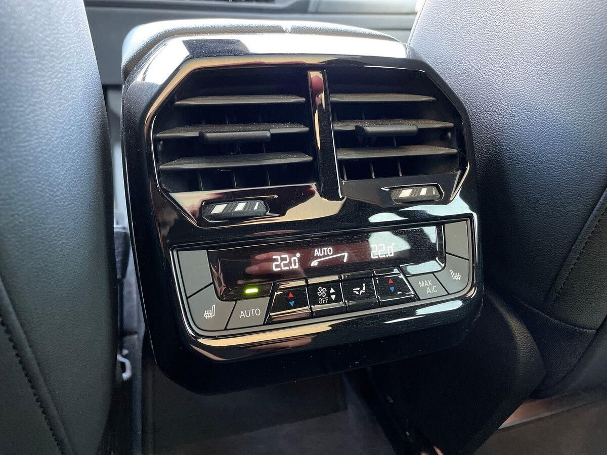 Billede af BMW iX 40 EL Fully Charged XDrive 326HK 5d Aut.