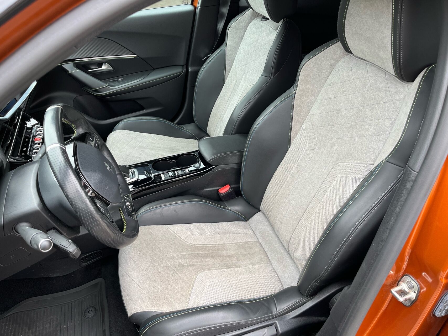 Billede af Peugeot e-2008 EL GT 136HK 5d Aut.