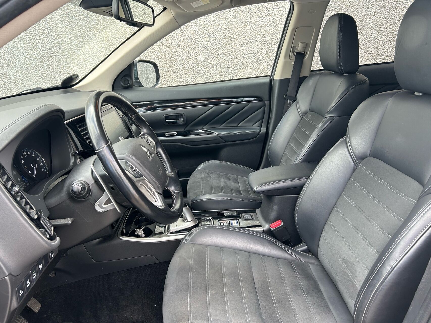 Billede af Mitsubishi Outlander 2,4 PHEV  Plugin-hybrid Intense 4WD 224HK 5d 6g Trinl. Gear