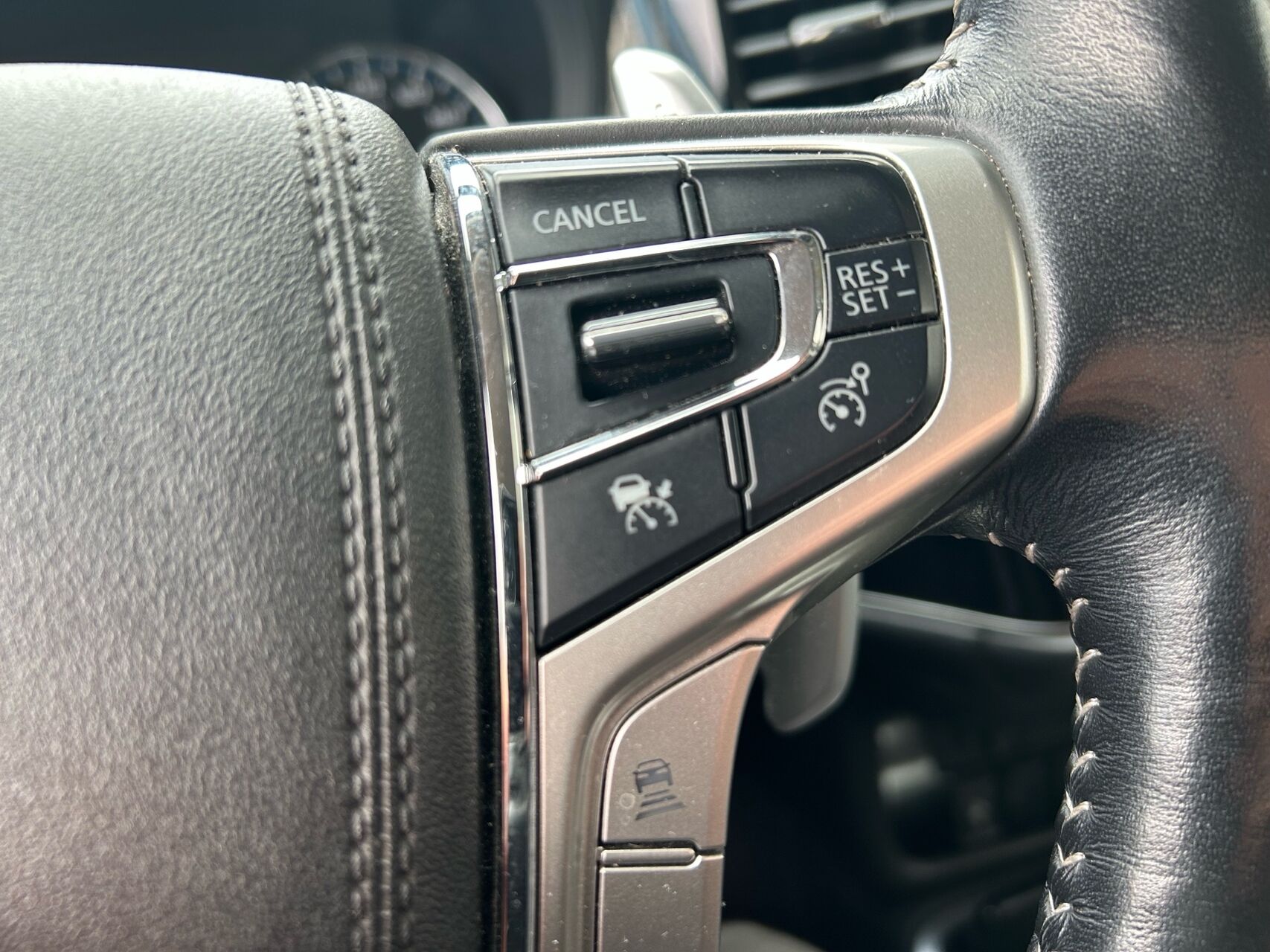 Billede af Mitsubishi Outlander 2,4 PHEV  Plugin-hybrid Intense 4WD 224HK 5d 6g Trinl. Gear