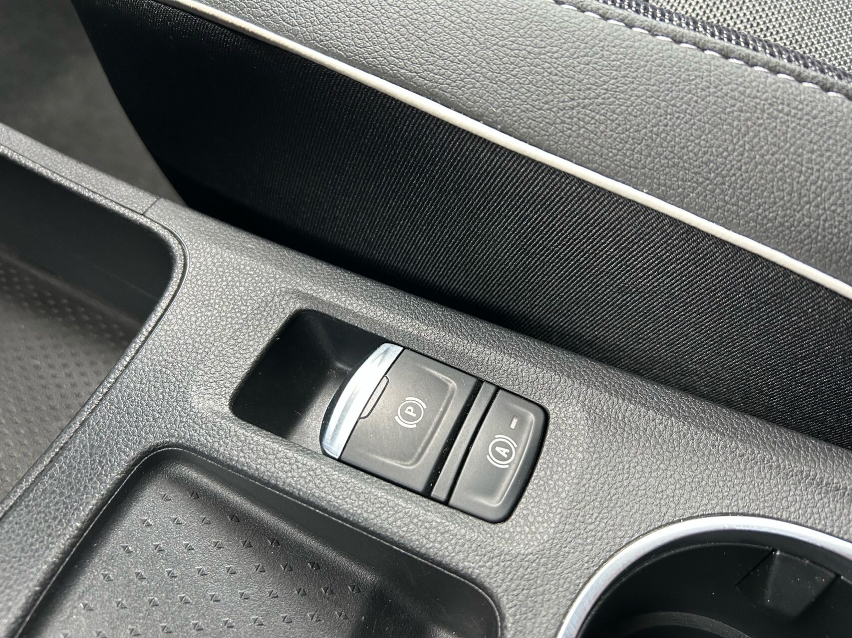 Billede af Renault Captur 1,3 TCE GPF Intens EDC 130HK 5d 7g Aut.