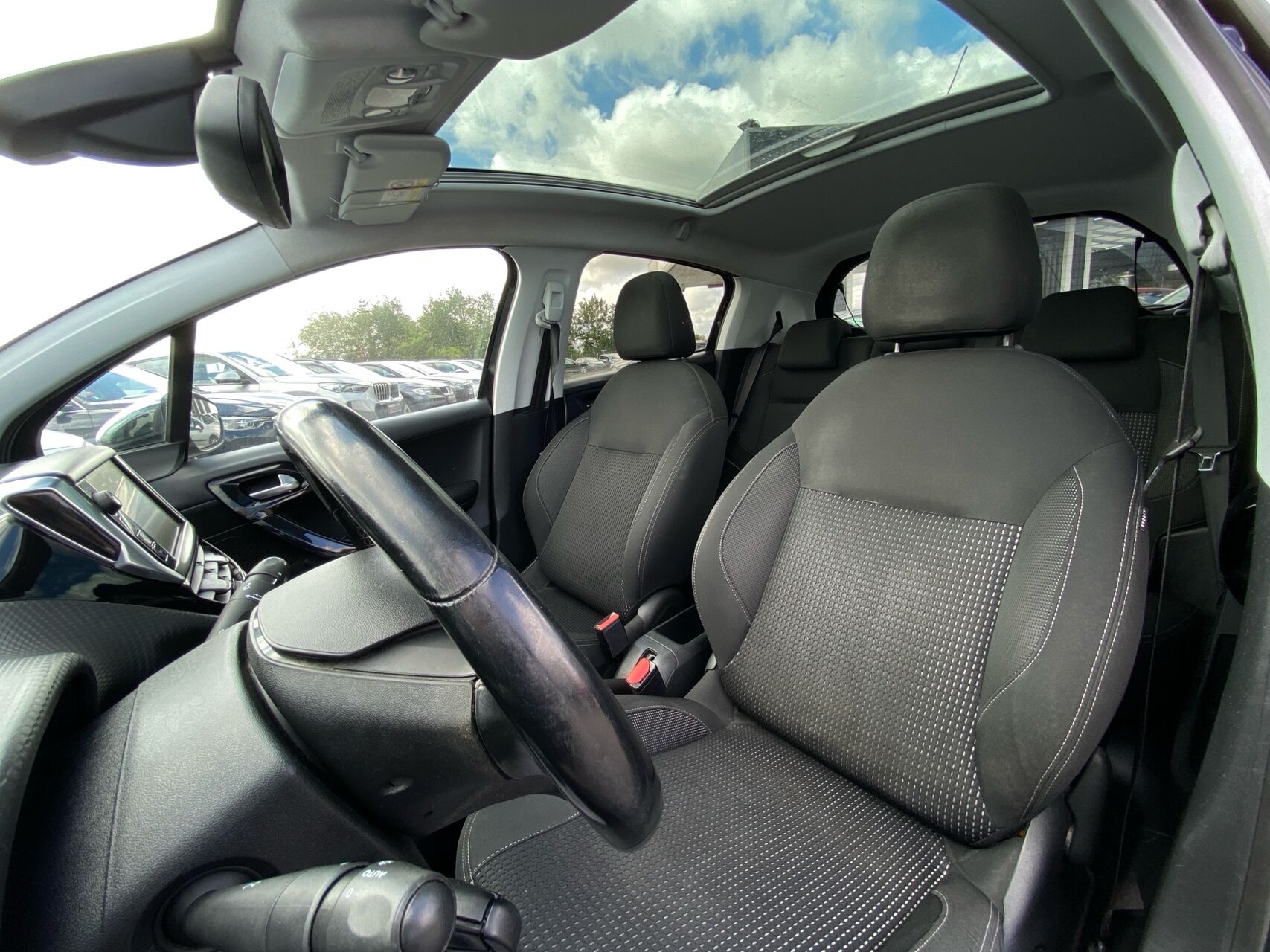 Billede af Peugeot 208 1,6 BlueHDi Desire Sky 100HK 5d