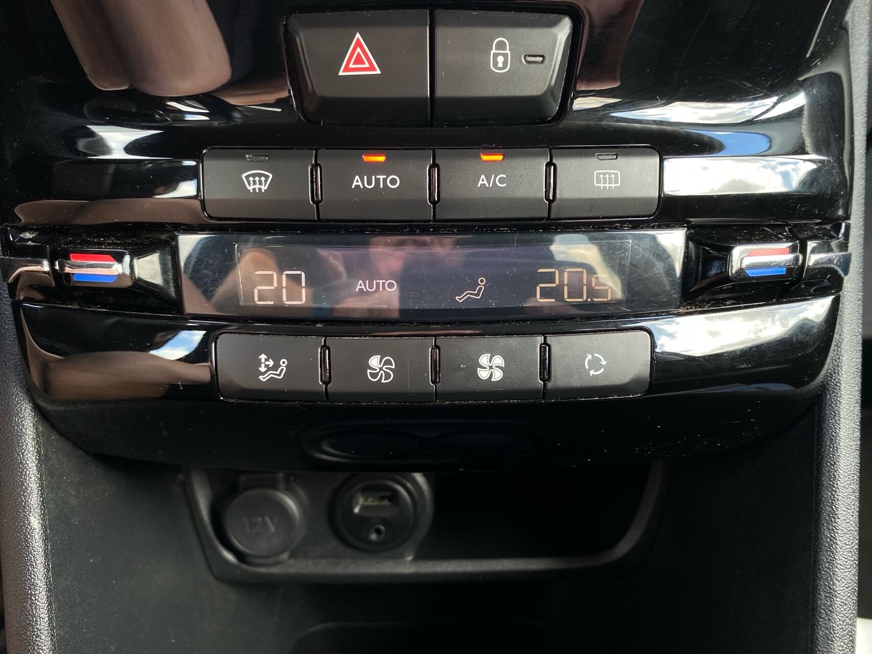 Billede af Peugeot 208 1,6 BlueHDi Desire Sky 100HK 5d