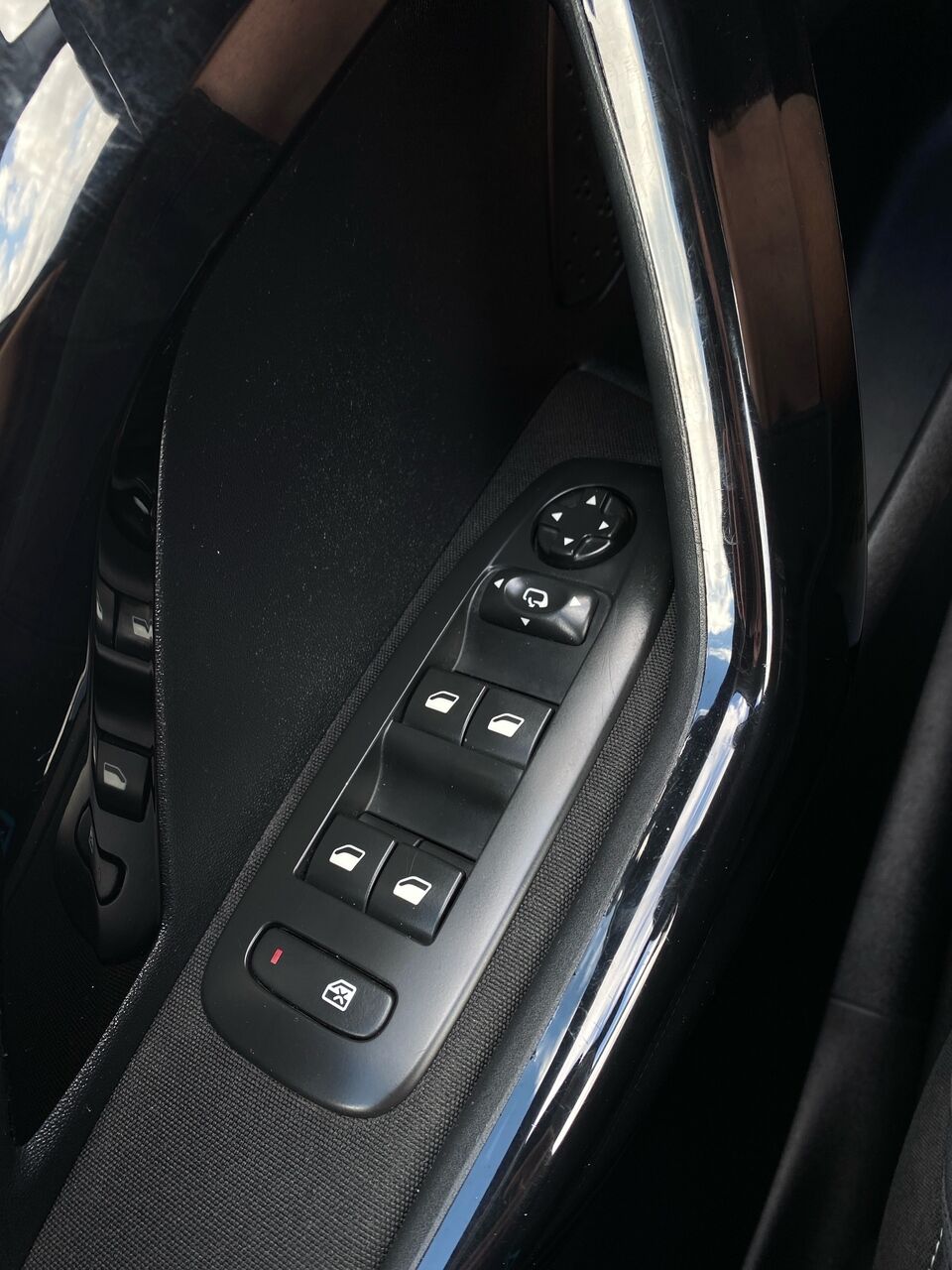 Billede af Peugeot 208 1,6 BlueHDi Desire Sky 100HK 5d