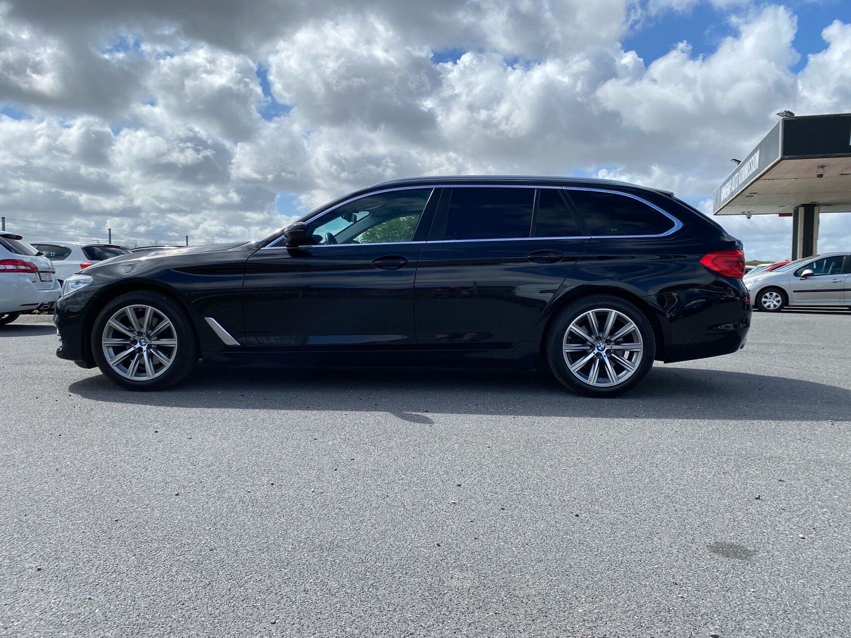 Billede af BMW 520d Touring 2,0 D Connected Steptronic 190HK Stc 8g Aut.