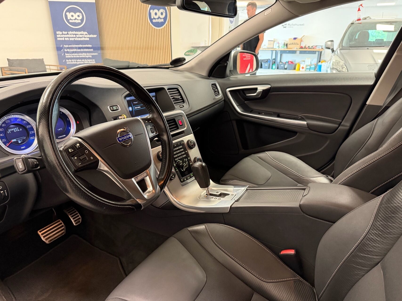 Billede af Volvo V60 2,4 D5 R-design 215HK Stc 6g Aut.