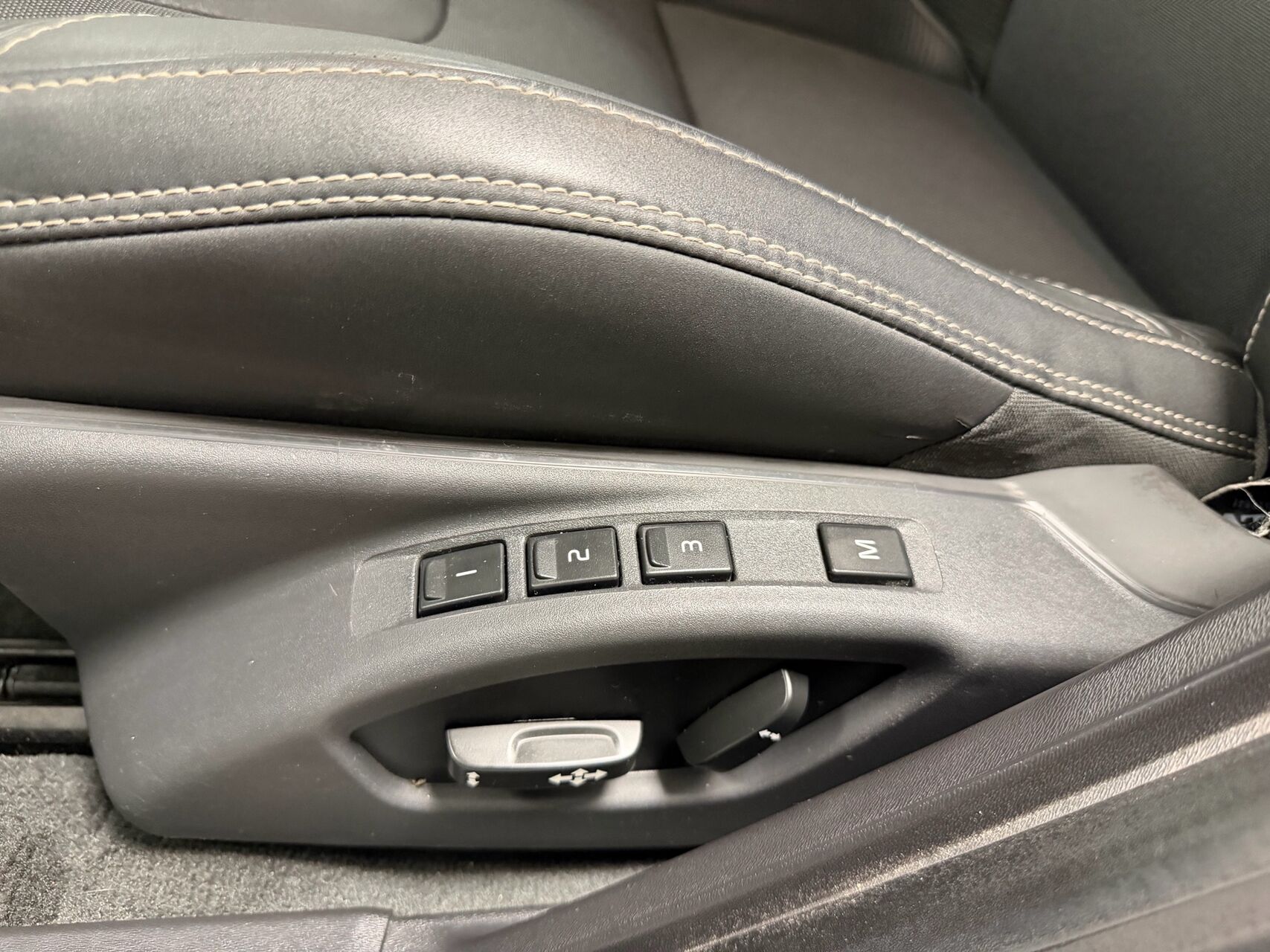Billede af Volvo V60 2,4 D5 R-design 215HK Stc 6g Aut.