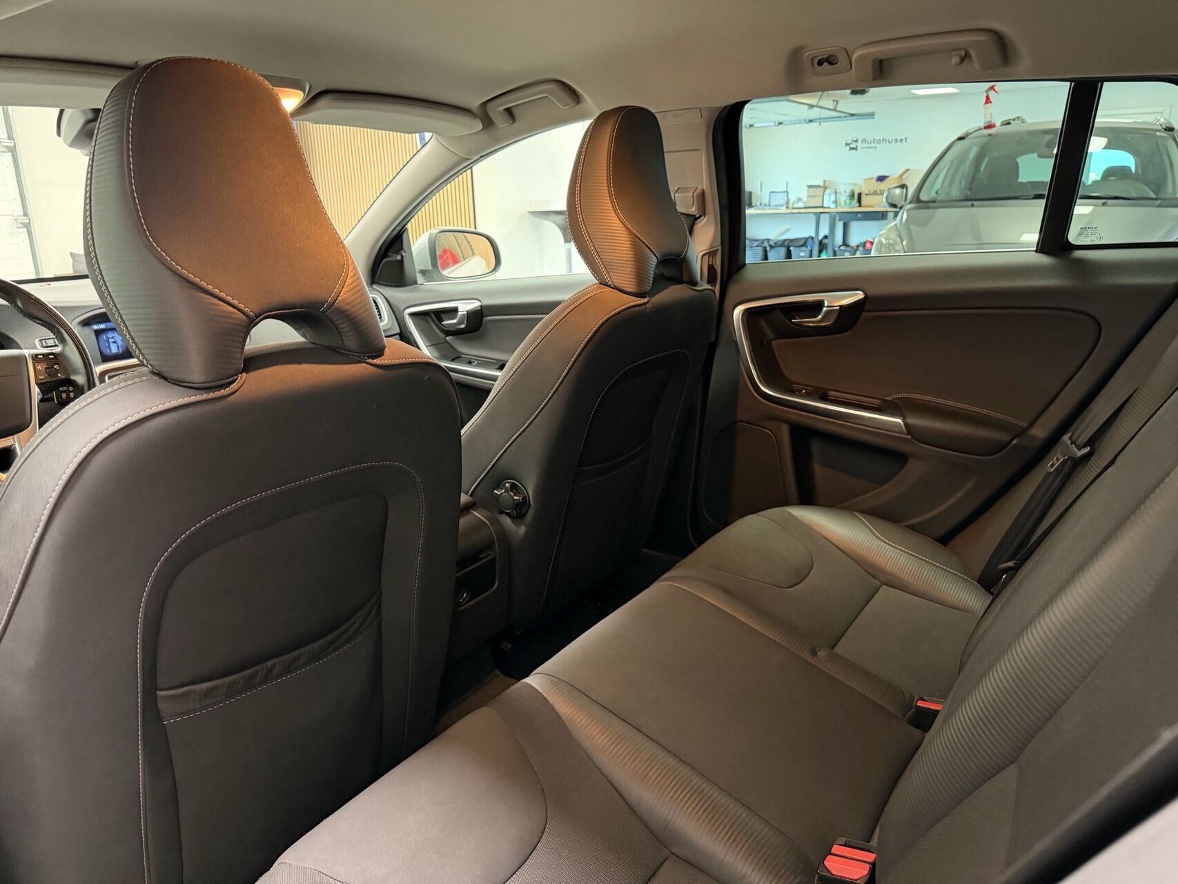Billede af Volvo V60 2,4 D5 R-design 215HK Stc 6g Aut.