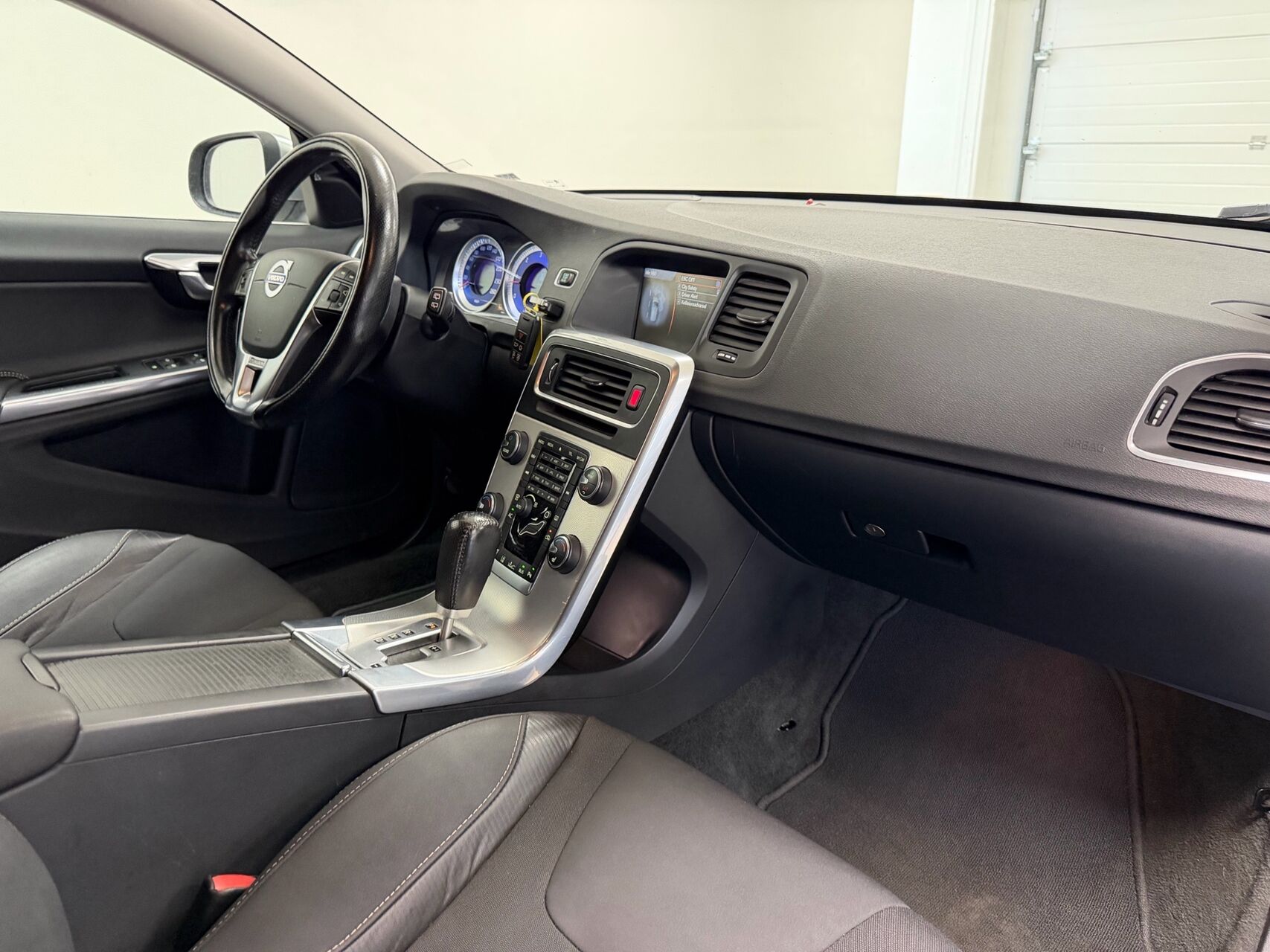 Billede af Volvo V60 2,4 D5 R-design 215HK Stc 6g Aut.