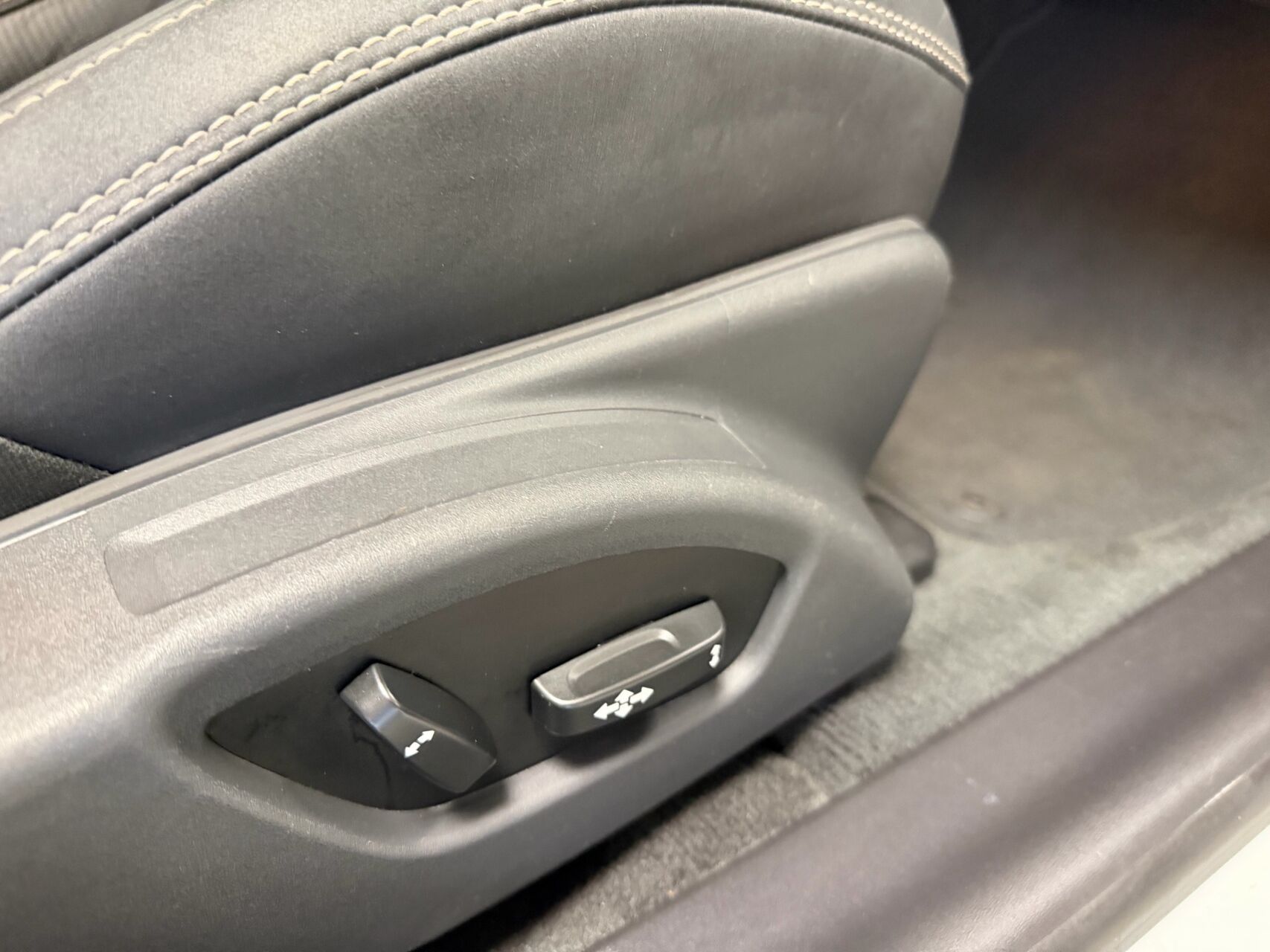 Billede af Volvo V60 2,4 D5 R-design 215HK Stc 6g Aut.