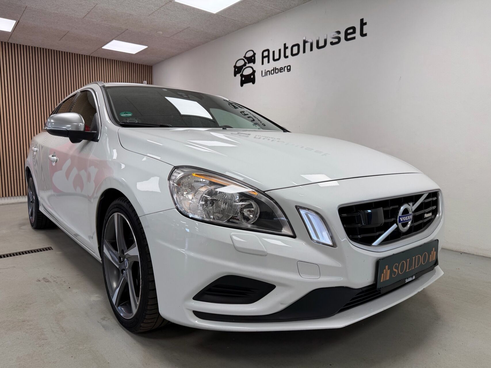 Billede af Volvo V60 2,4 D5 R-design 215HK Stc 6g Aut.