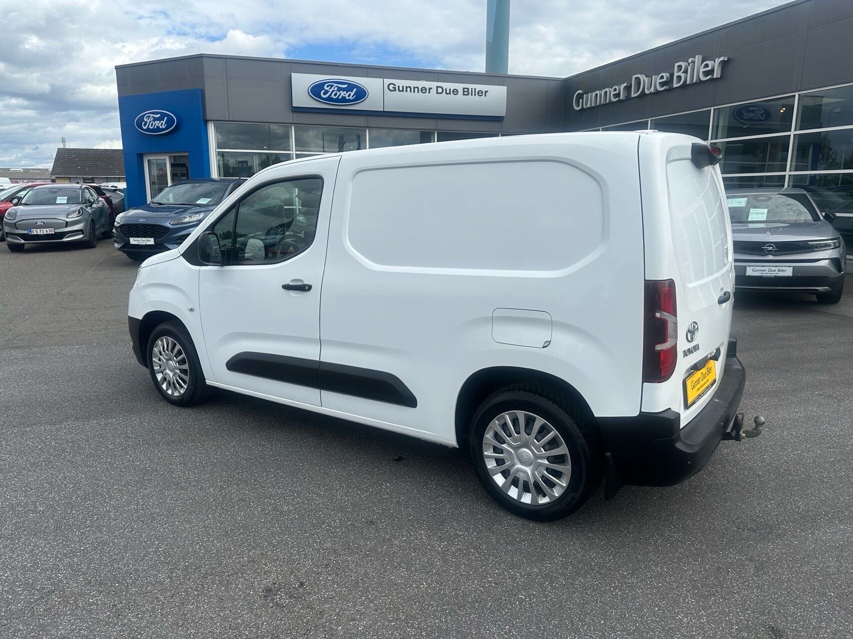 Billede af Toyota Proace City Medium 1,5 D Comfort Smart Active Vision Dobbelt Bagdør 102HK Van