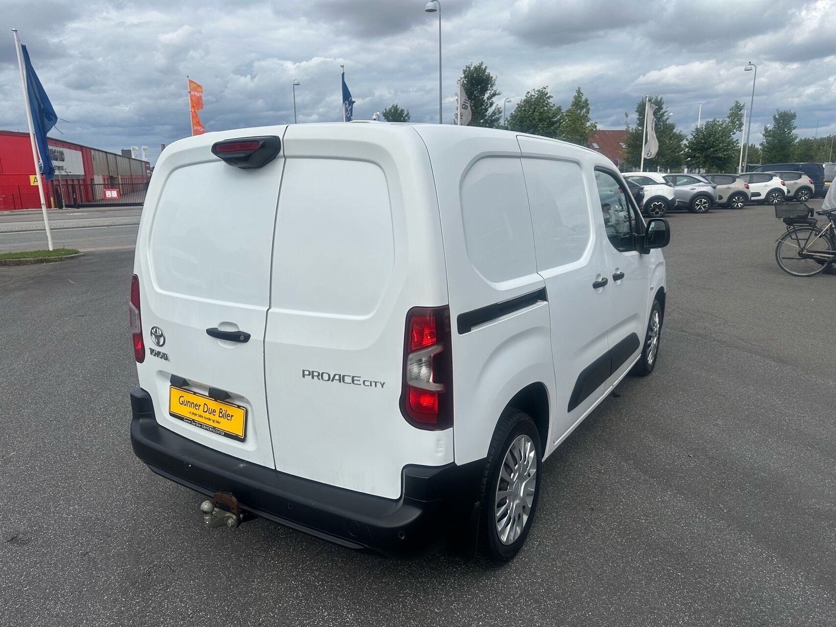 Billede af Toyota Proace City Medium 1,5 D Comfort Smart Active Vision Dobbelt Bagdør 102HK Van