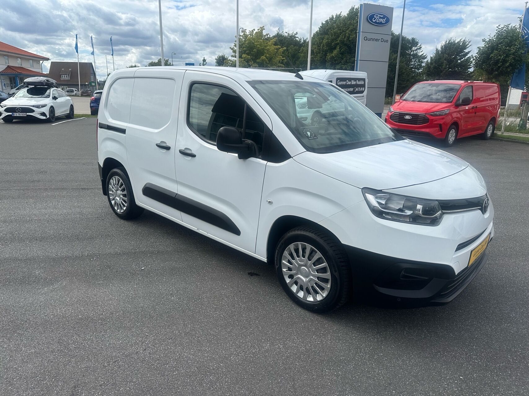 Billede af Toyota Proace City Medium 1,5 D Comfort Smart Active Vision Dobbelt Bagdør 102HK Van