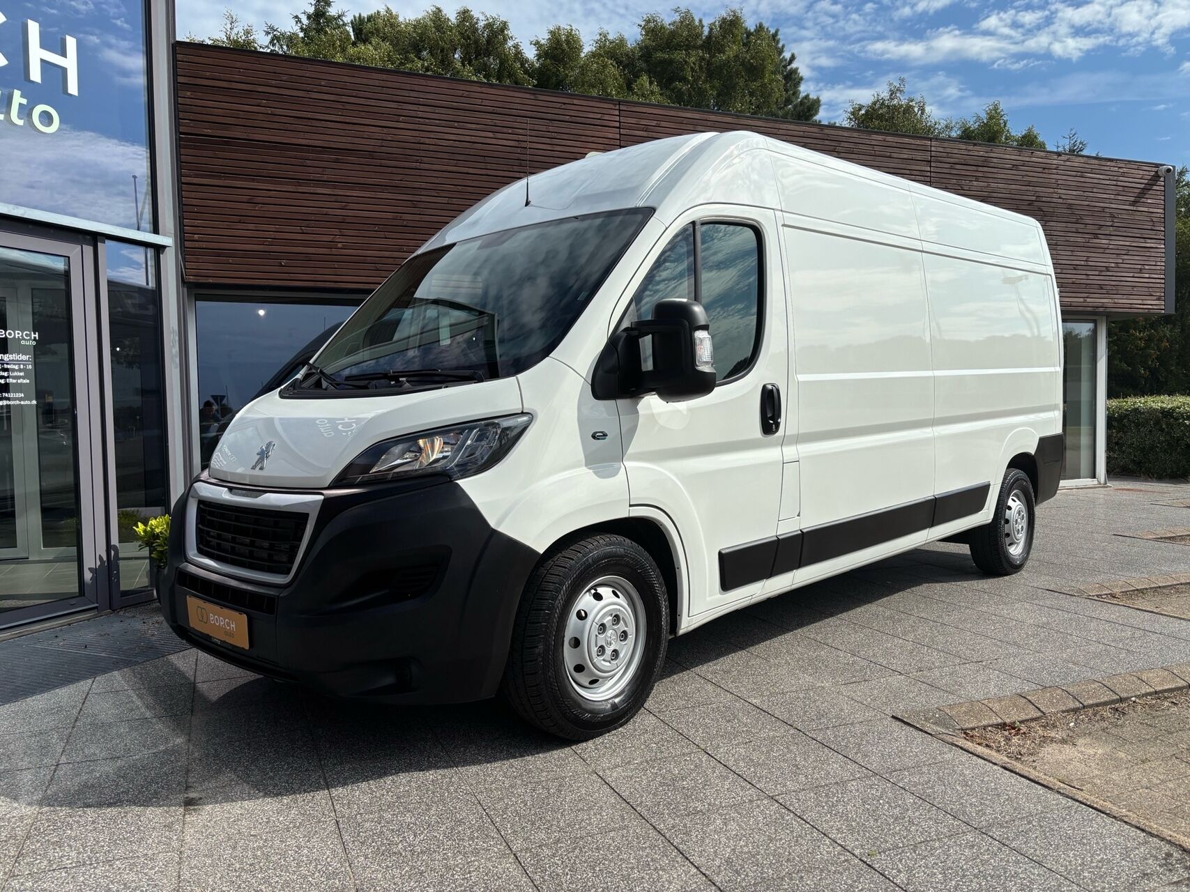Billede af Peugeot e-Boxer 435 L3H2 EL Premium 122HK Van Aut.