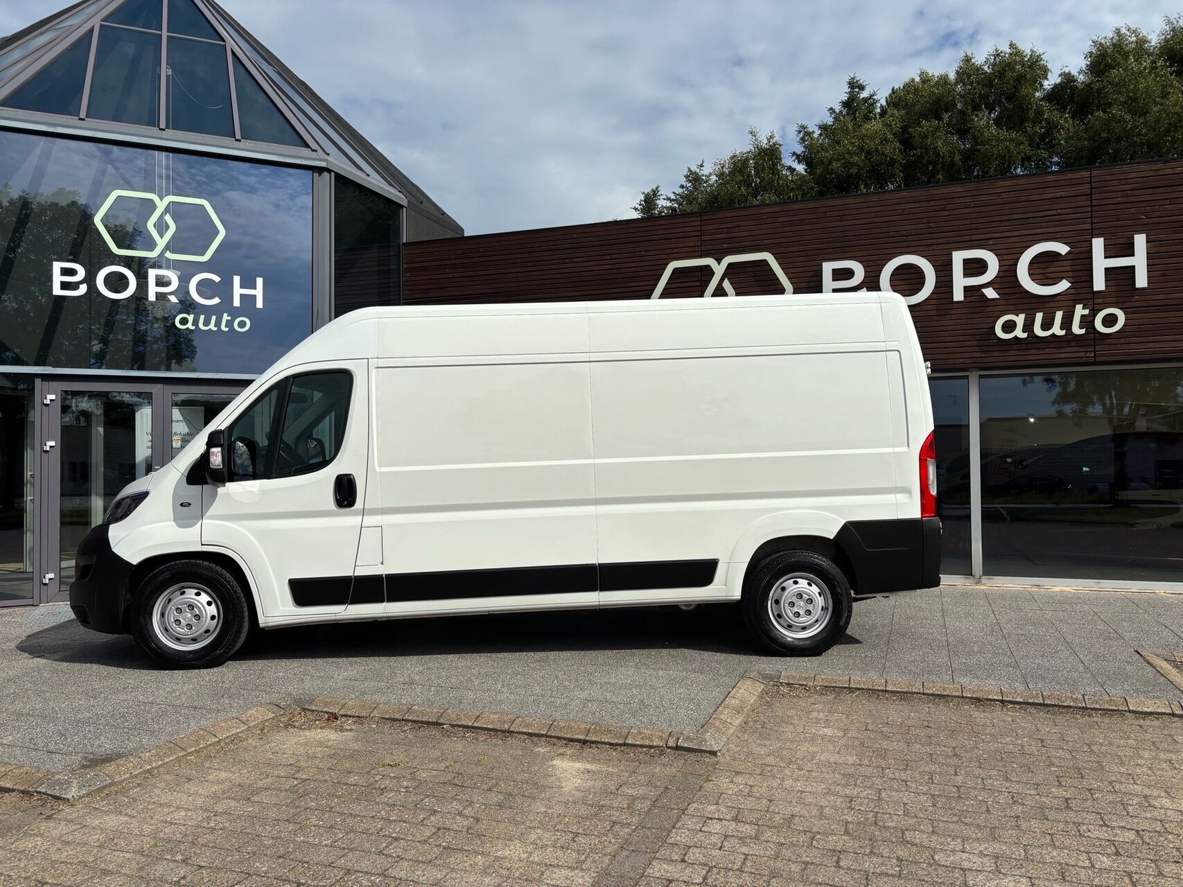 Billede af Peugeot e-Boxer 435 L3H2 EL Premium 122HK Van Aut.