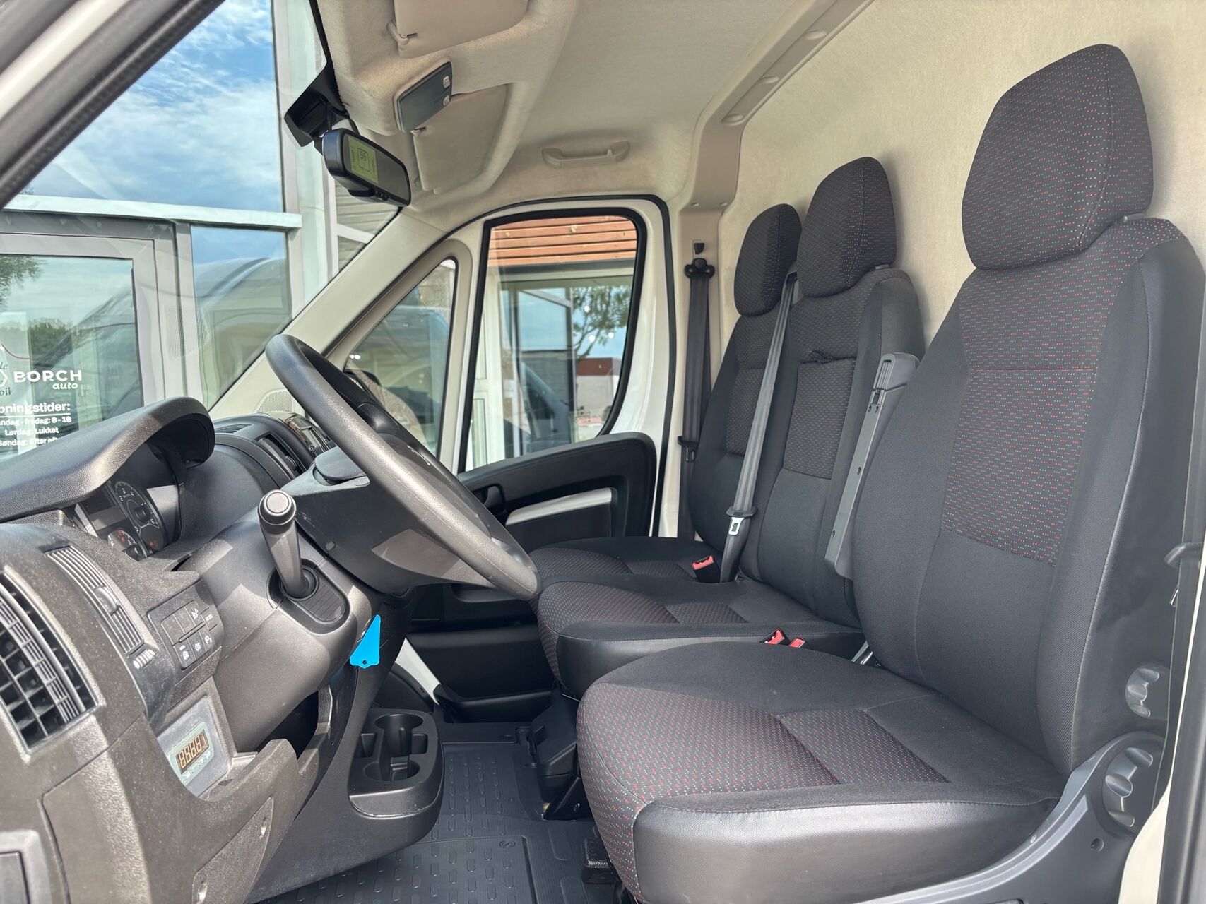 Billede af Peugeot e-Boxer 435 L3H2 EL Premium 122HK Van Aut.
