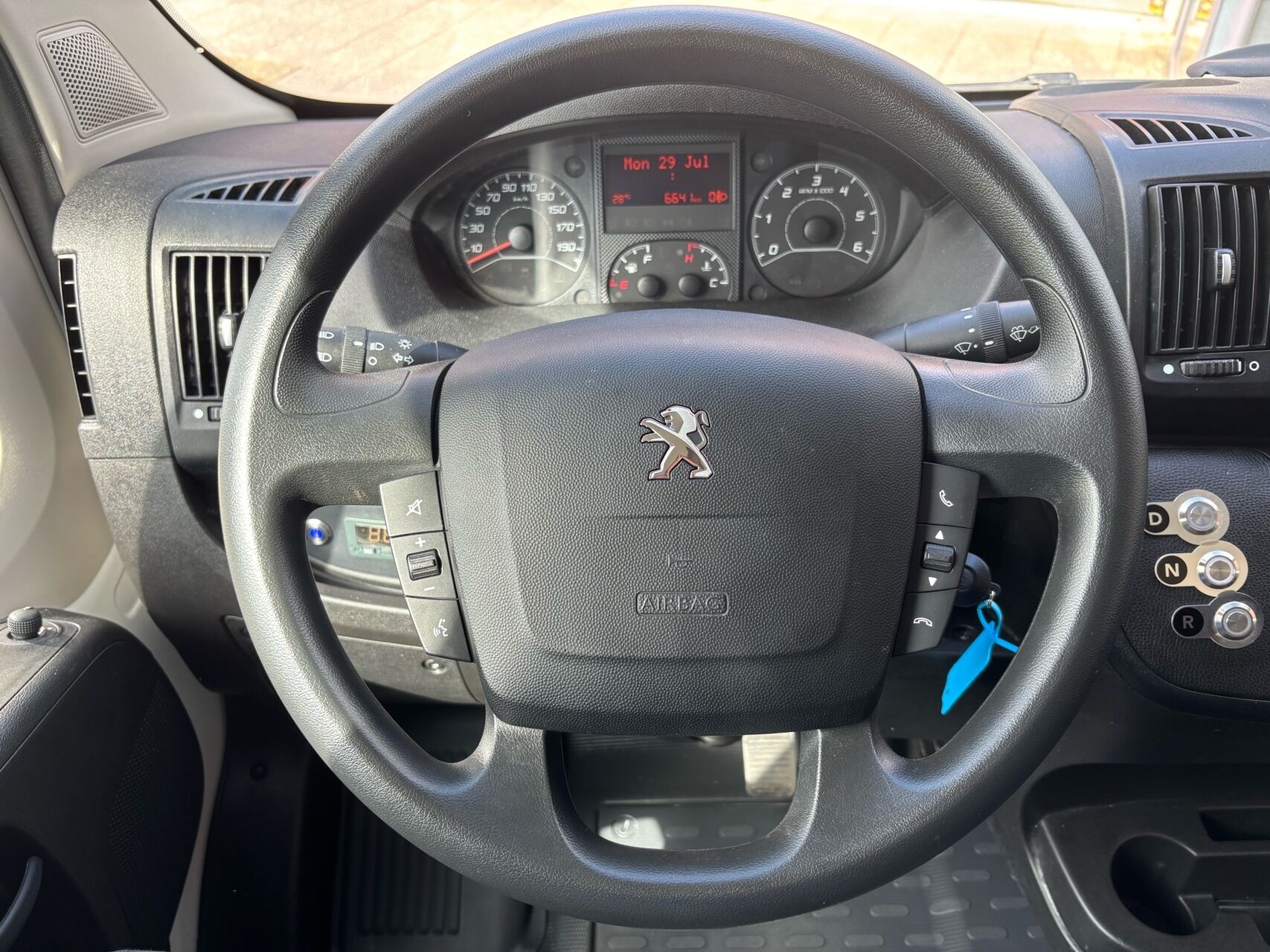Billede af Peugeot e-Boxer 435 L3H2 EL Premium 122HK Van Aut.
