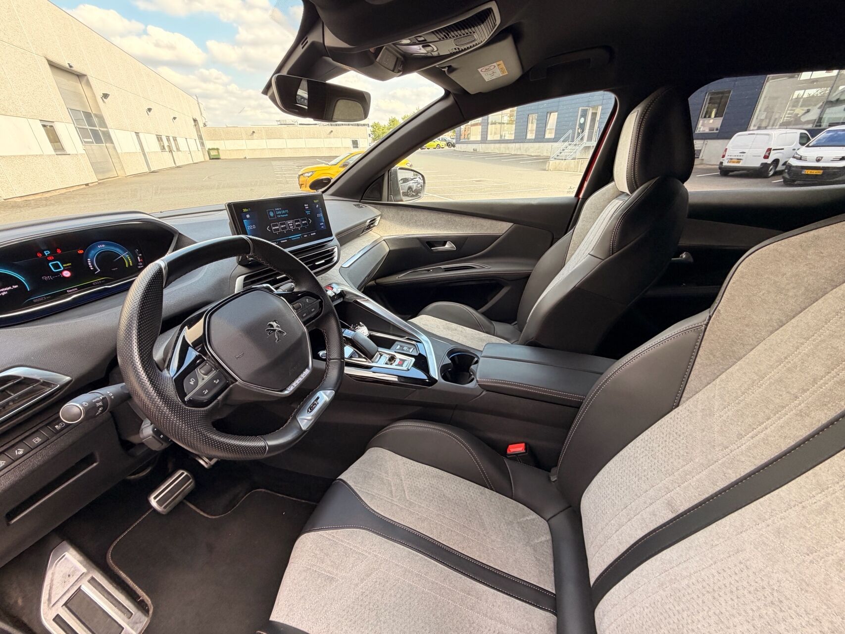 Billede af Peugeot 3008 1,6 PureTech  Plugin-hybrid GT First EAT8 225HK 5d 8g Aut.