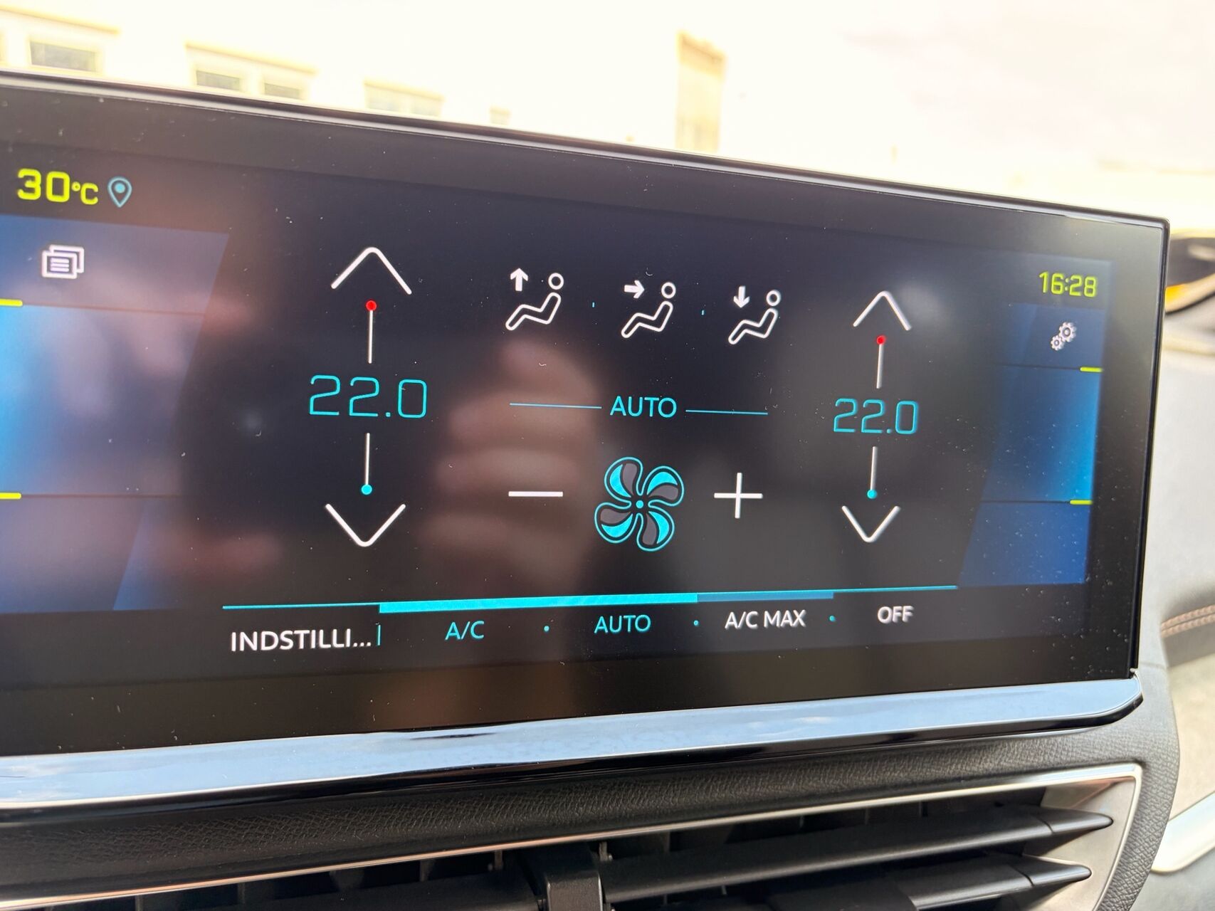 Billede af Peugeot 3008 1,6 PureTech  Plugin-hybrid GT First EAT8 225HK 5d 8g Aut.
