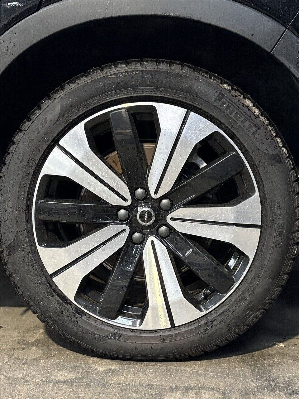 Billede af Volvo EX40 Single Motor Extended Range Black Edition 252HK 5d Aut.