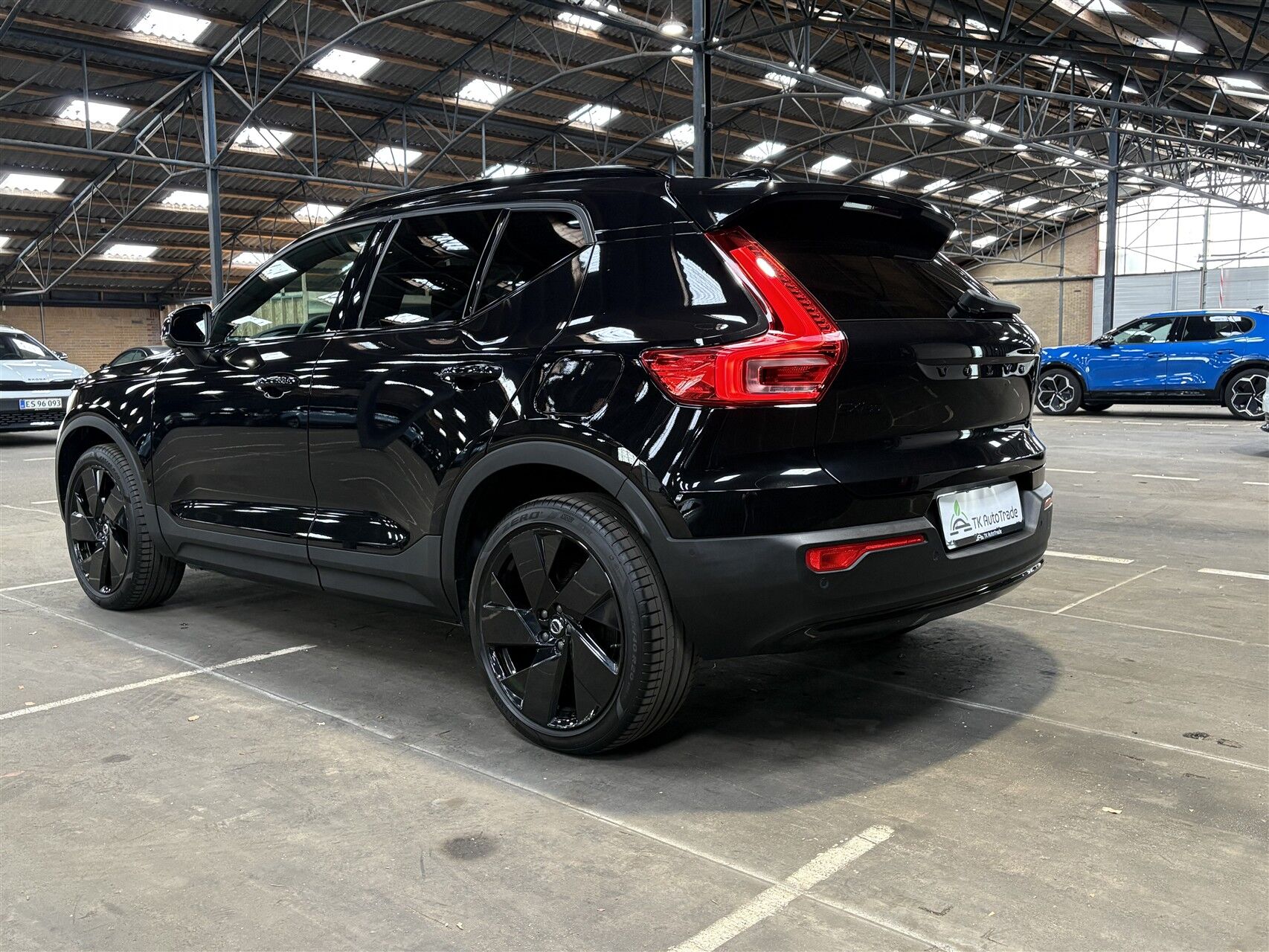 Billede af Volvo EX40 Single Motor Extended Range Black Edition 252HK 5d Aut.