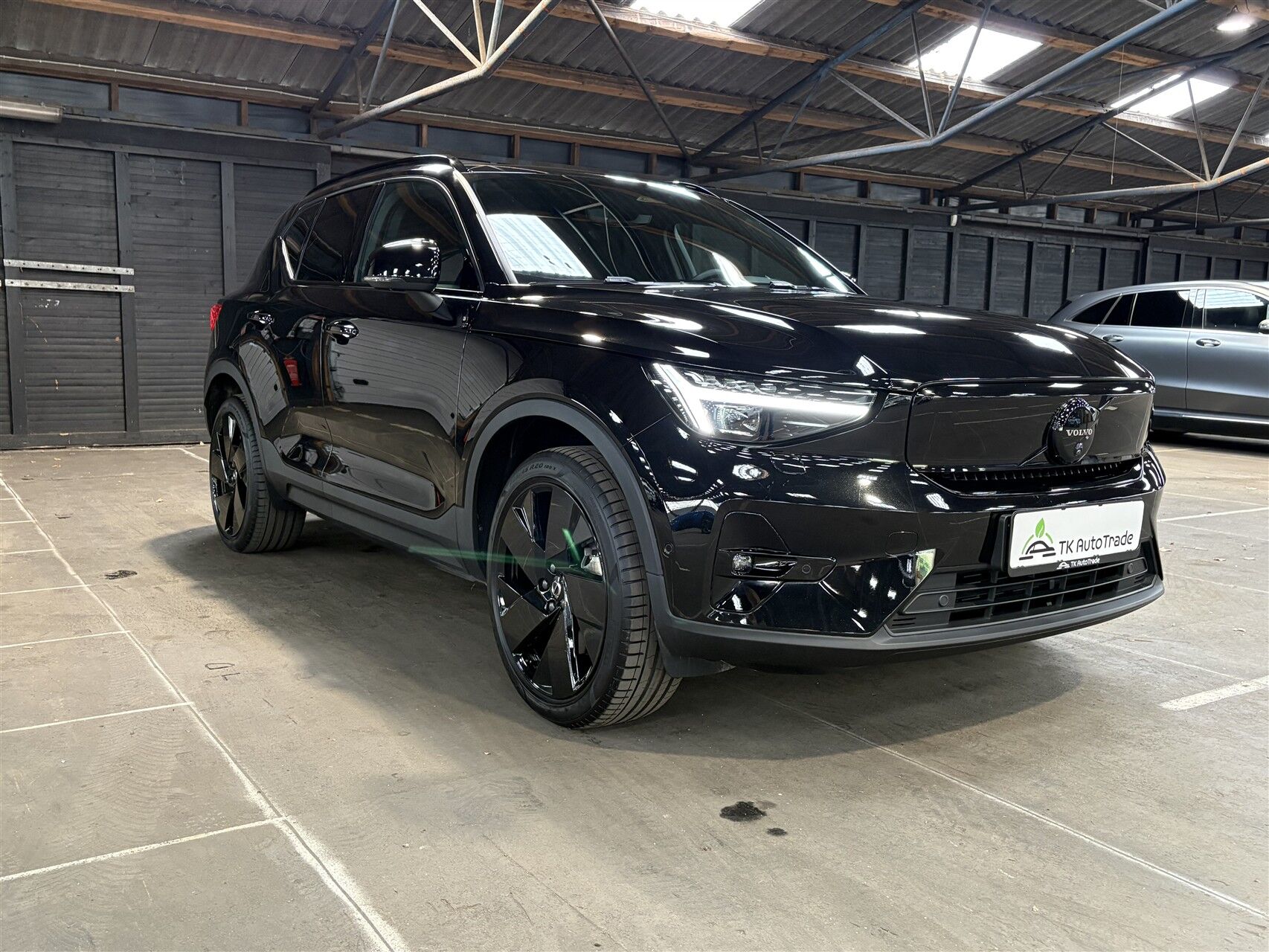 Billede af Volvo EX40 Single Motor Extended Range Black Edition 252HK 5d Aut.