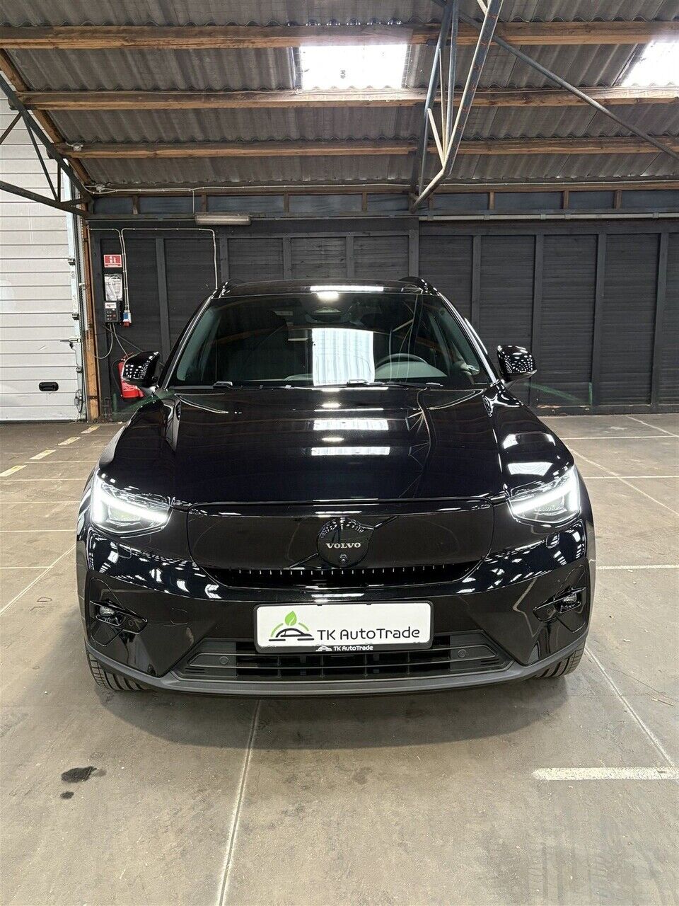 Billede af Volvo EX40 Single Motor Extended Range Black Edition 252HK 5d Aut.