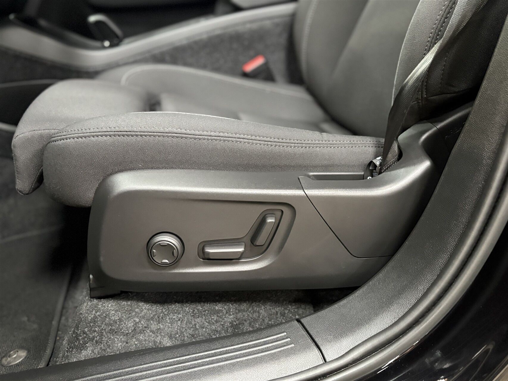 Billede af Volvo EX40 Single Motor Extended Range Black Edition 252HK 5d Aut.
