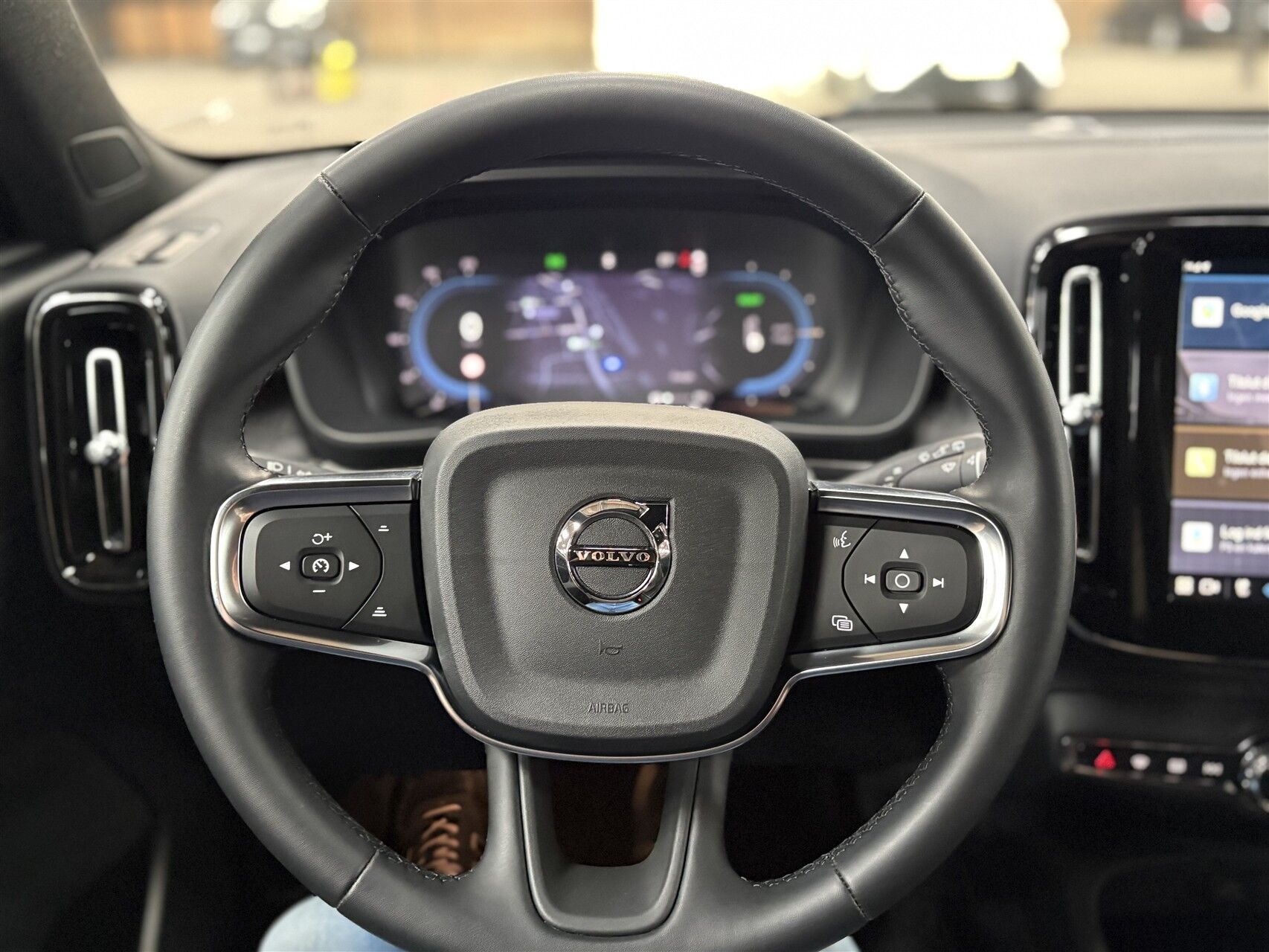 Billede af Volvo EX40 Single Motor Extended Range Black Edition 252HK 5d Aut.