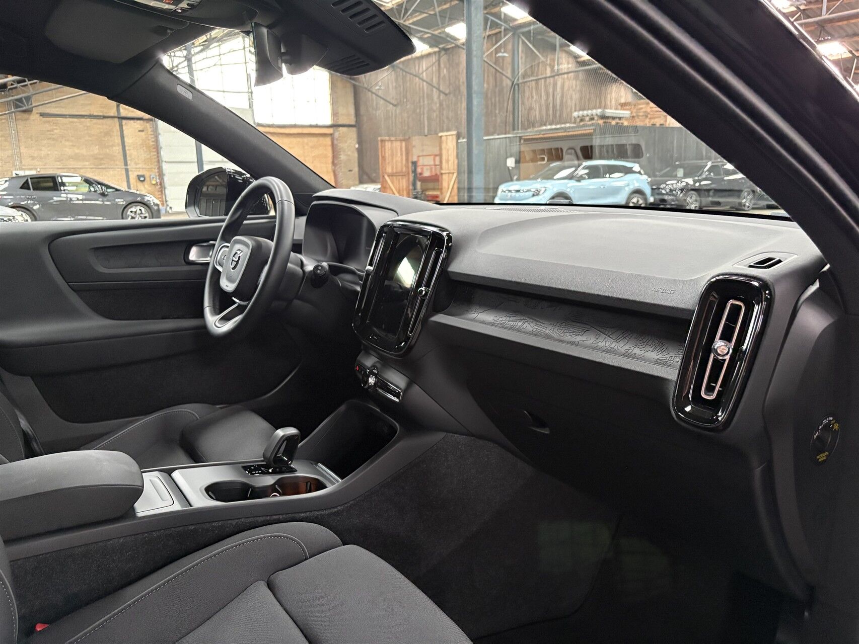 Billede af Volvo EX40 Single Motor Extended Range Black Edition 252HK 5d Aut.