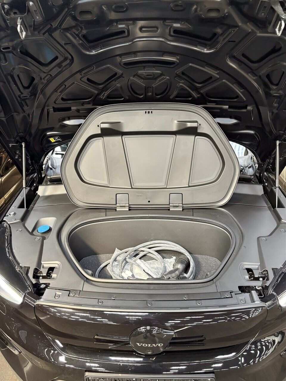 Billede af Volvo EX40 Single Motor Extended Range Black Edition 252HK 5d Aut.