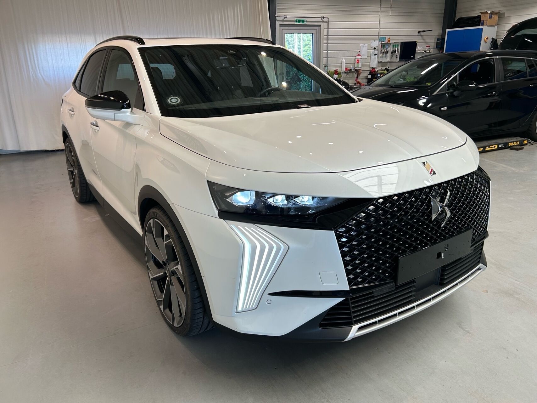Billede af DS DS7 Crossback 1,6 E-Tense  Plugin-hybrid Rivoli AWD EAT8 360HK 5d 8g Aut.