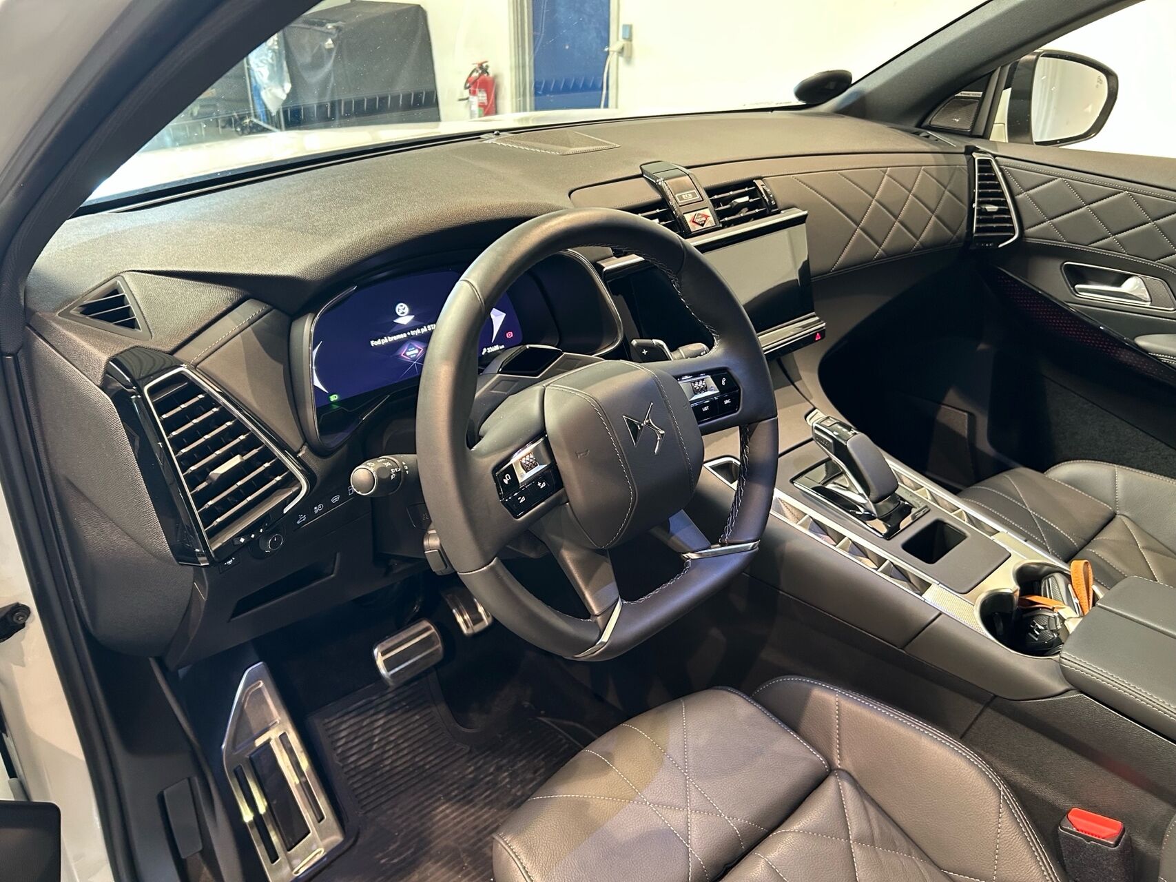 Billede af DS DS7 Crossback 1,6 E-Tense  Plugin-hybrid Rivoli AWD EAT8 360HK 5d 8g Aut.