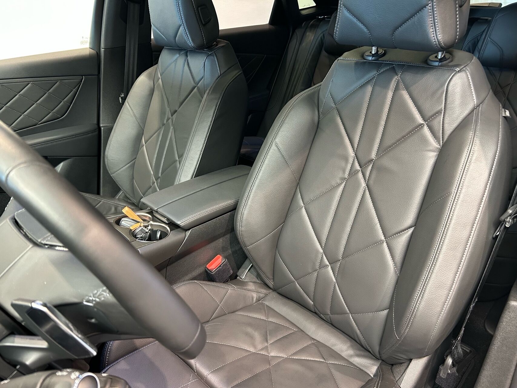 Billede af DS DS7 Crossback 1,6 E-Tense  Plugin-hybrid Rivoli AWD EAT8 360HK 5d 8g Aut.