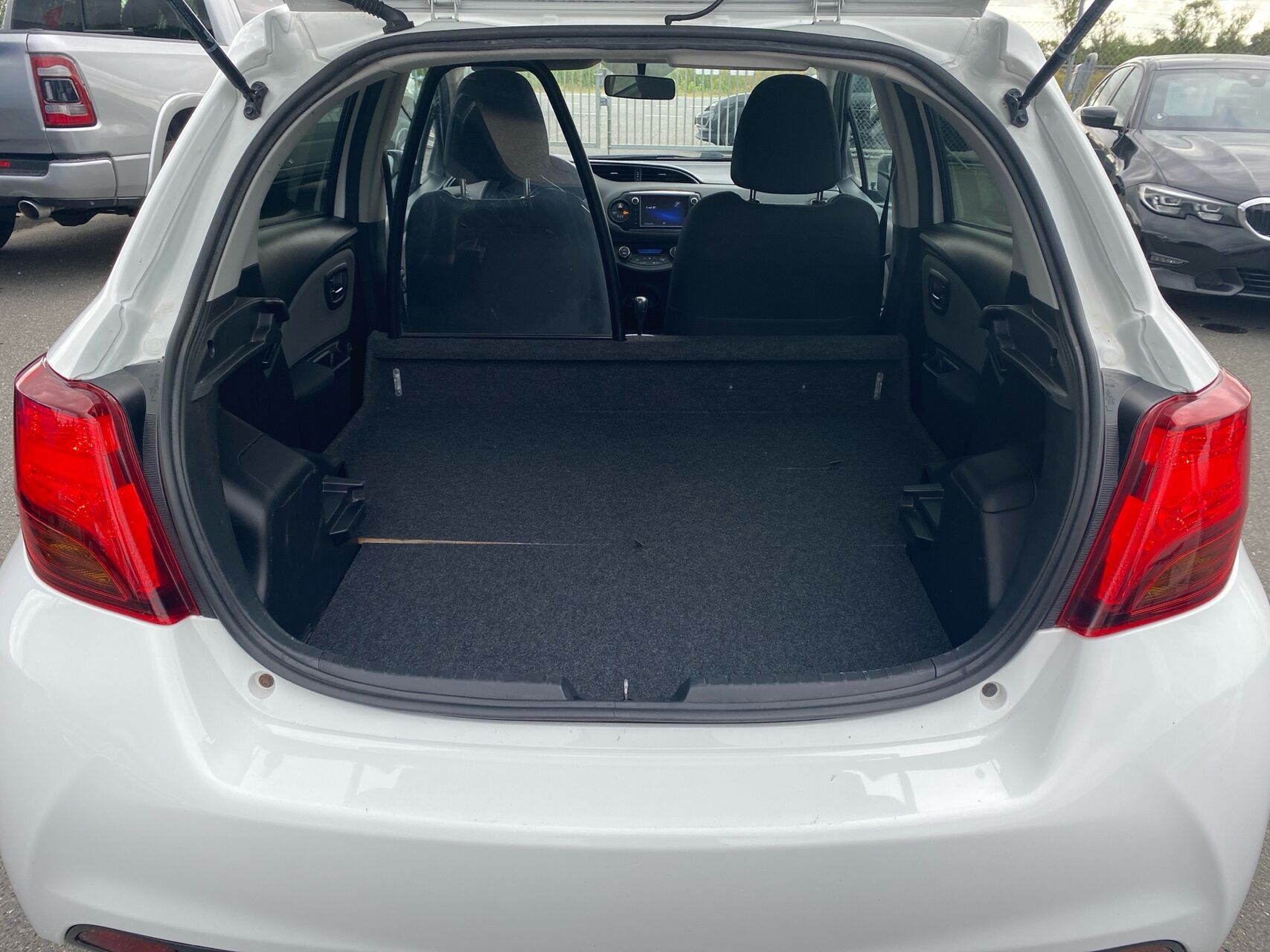 Billede af Toyota Yaris 1,5 Hybrid H2 E-CVT 100HK 5d Trinl. Gear