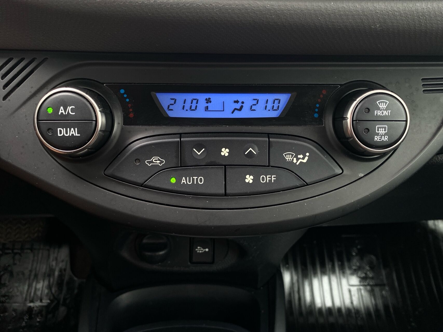 Billede af Toyota Yaris 1,5 Hybrid H2 E-CVT 100HK 5d Trinl. Gear