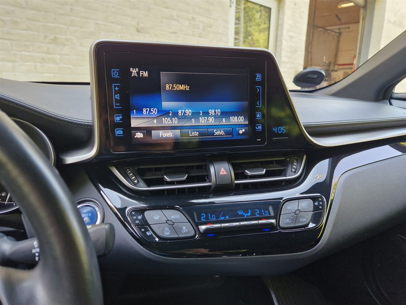 Billede af Toyota C-HR 1,8 Hybrid Selected Bi-tone Multidrive S 122HK 5d Aut.