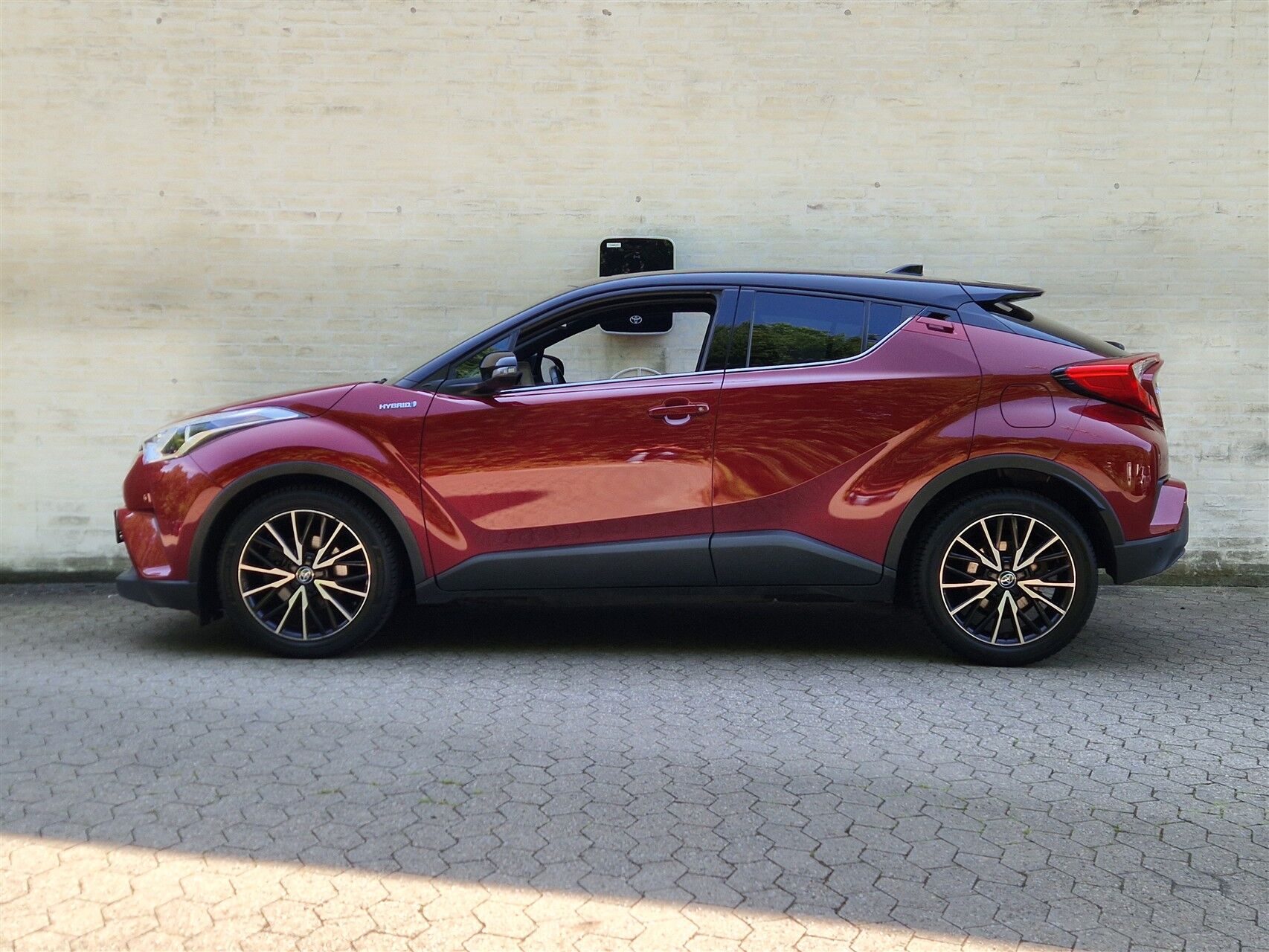 Billede af Toyota C-HR 1,8 Hybrid Selected Bi-tone Multidrive S 122HK 5d Aut.