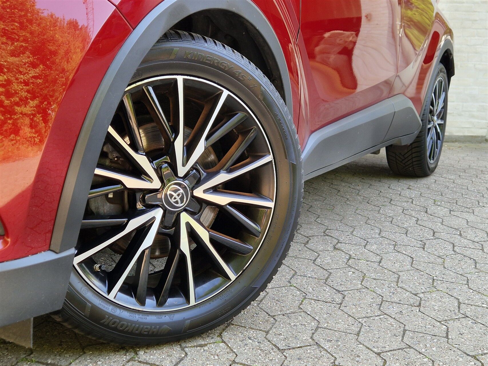 Billede af Toyota C-HR 1,8 Hybrid Selected Bi-tone Multidrive S 122HK 5d Aut.
