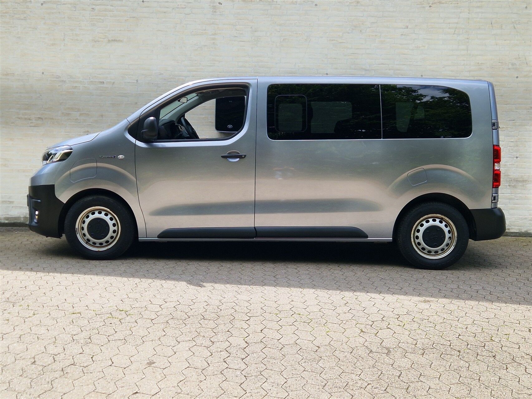 Billede af Toyota Proace Verso Electric Medium EL Combi m/Dobbelt bagdør, En Skydedør 136HK Aut.