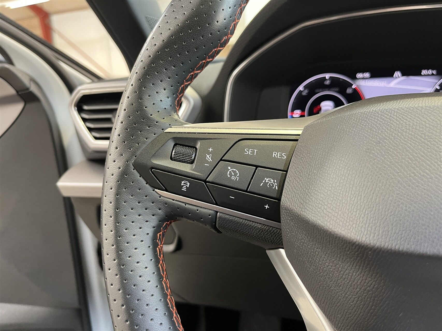 Billede af Seat Leon 1,4 e-Hybrid FR DSG 204HK 5d 6g Aut.