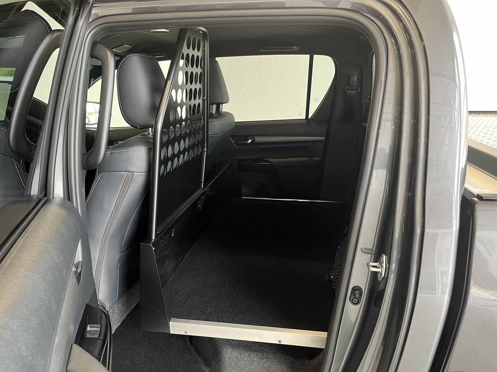 Billede af Toyota HiLux 2,8 D-4D  Mild hybrid Invincible AWD 204HK DobKab Aut.