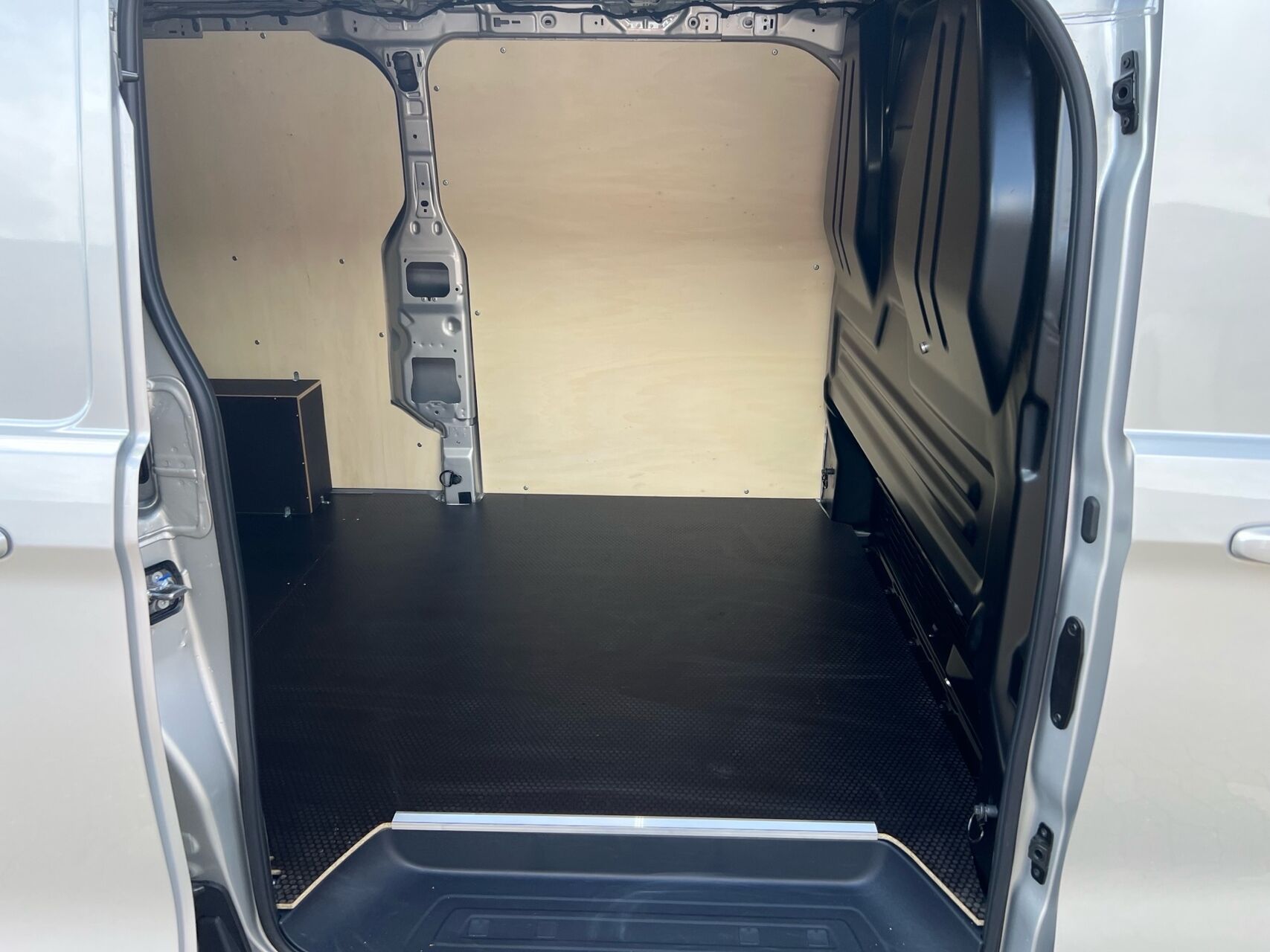 Billede af Ford E-Transit Custom 340 L2H1 EL Limited 136HK Van Aut.