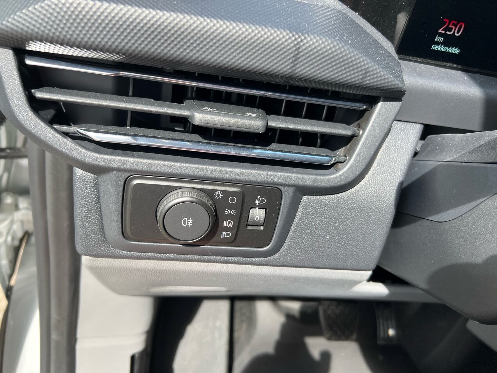 Billede af Ford E-Transit Custom 340 L2H1 EL Limited 136HK Van Aut.
