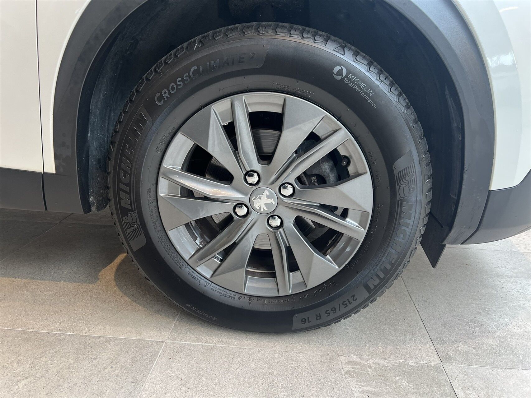 Billede af Peugeot 2008 1,2 PureTech Platin EAT8 130HK 5d 8g Aut.