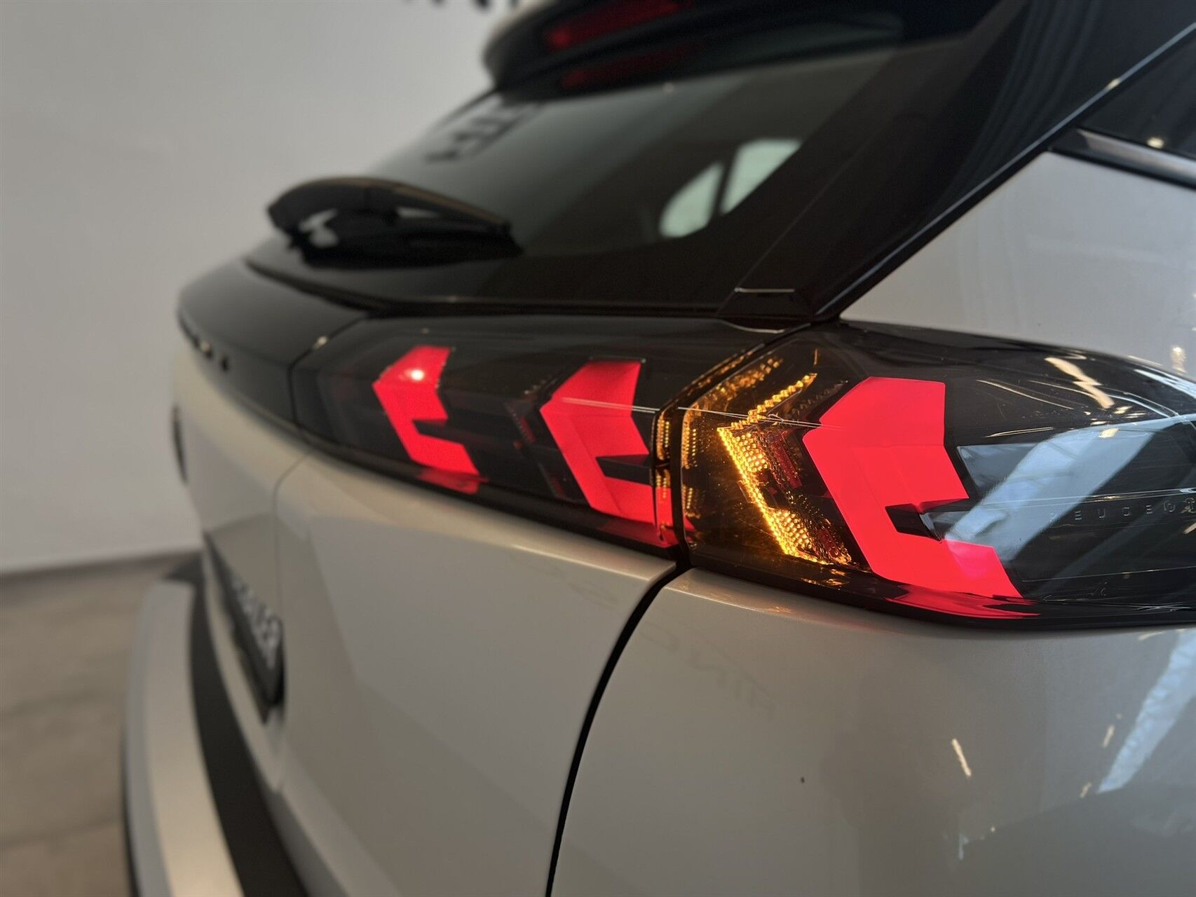 Billede af Peugeot 2008 1,2 PureTech Platin EAT8 130HK 5d 8g Aut.