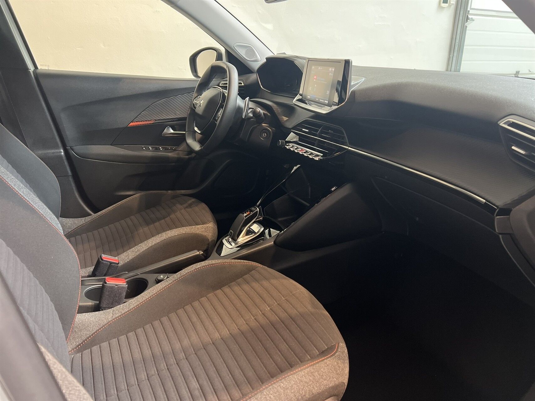 Billede af Peugeot 2008 1,2 PureTech Platin EAT8 130HK 5d 8g Aut.